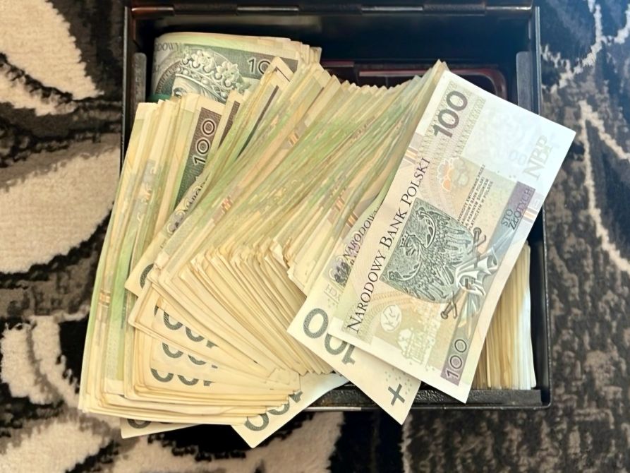 Papierosy o wartości 180 tysięcy złotych. I duża suma w gotówce